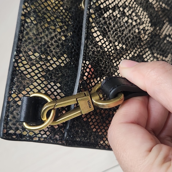 Fossil Leather Metallic Snake Print Cross Body Bag 🌟Black & Silver🌟 - Picture 9 of 13